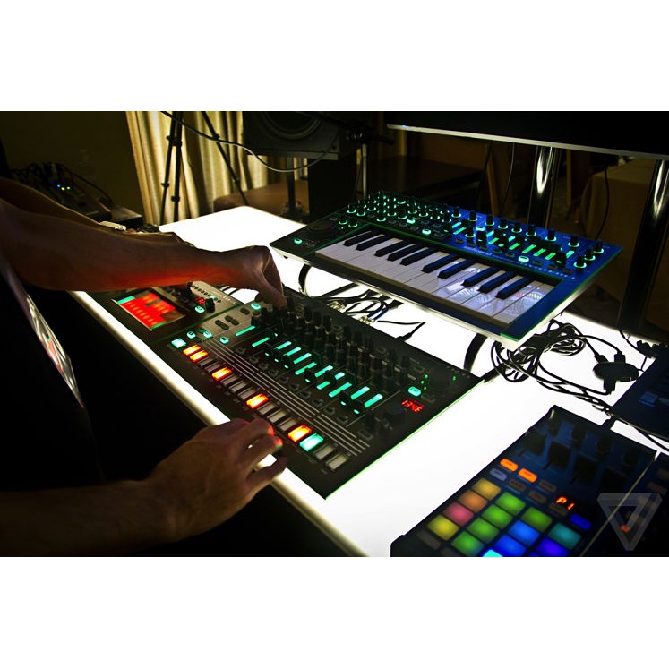 System-1 Roland Aira Sintetizador